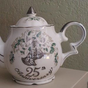 VINTAGE LEFTON 25TH ANNIVERSARY MUSICAL TEAPOT #01137 PLAYS "ANNIVERSARY WALTZ"